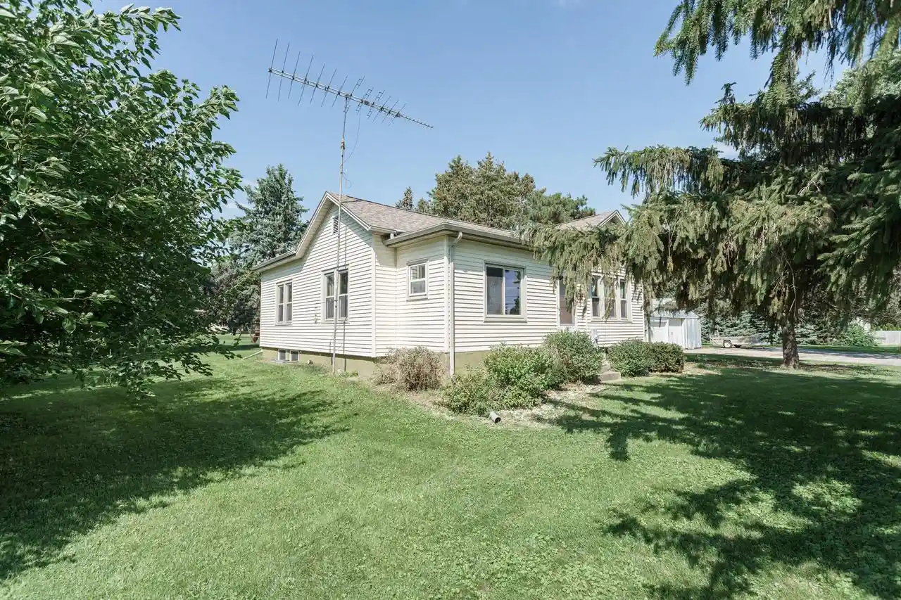 Photo 2 of Sale Pending at 672 Milford St, Watertown, WI 53094 | MLS# 1980676 | Listing updated on 2026-09-21