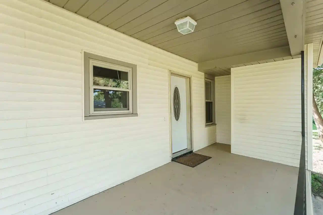 Photo 4 of Sale Pending at 672 Milford St, Watertown, WI 53094 | MLS# 1980676 | Listing updated on 2026-09-21