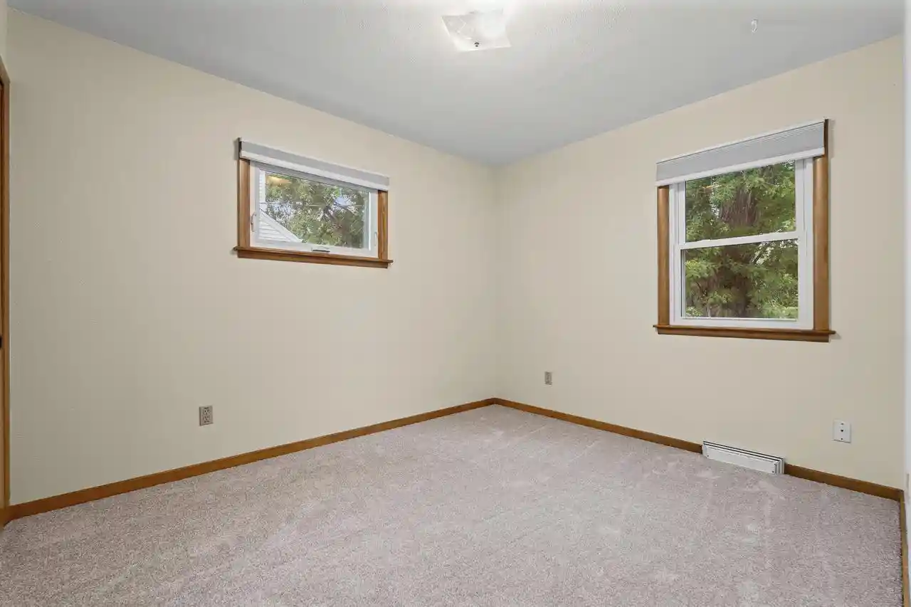 Photo 3 of Single family home for sale at 959 Wilson St, Onalaska, WI 54650 | MLS# 1980680 | Listing updated on 2026-09-15