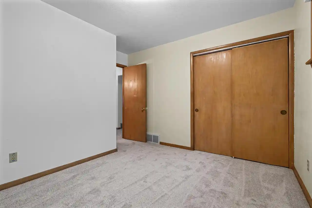 Photo 3 of Single family home for sale at 959 Wilson St, Onalaska, WI 54650 | MLS# 1980680 | Listing updated on 2026-09-15