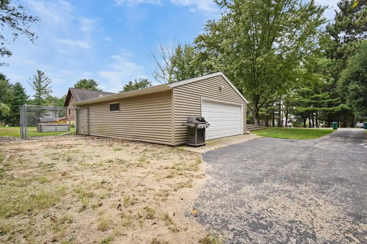 Photo 2 of Single family home for sale at N2832 N Lake Point Dr, Lodi, WI 53555 | MLS# 2032706 | Listing updated on 2026-09-18