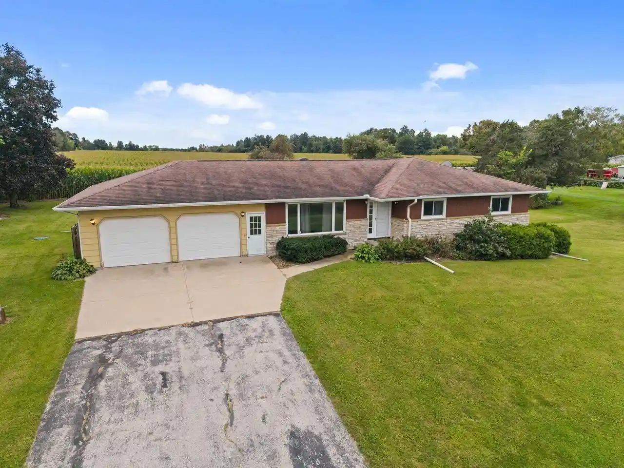 Photo 1 of Single family home for sale at E7989 State Rd 54, New London, WI 54961 | MLS# 50332682 | Listing updated on 2026-09-21