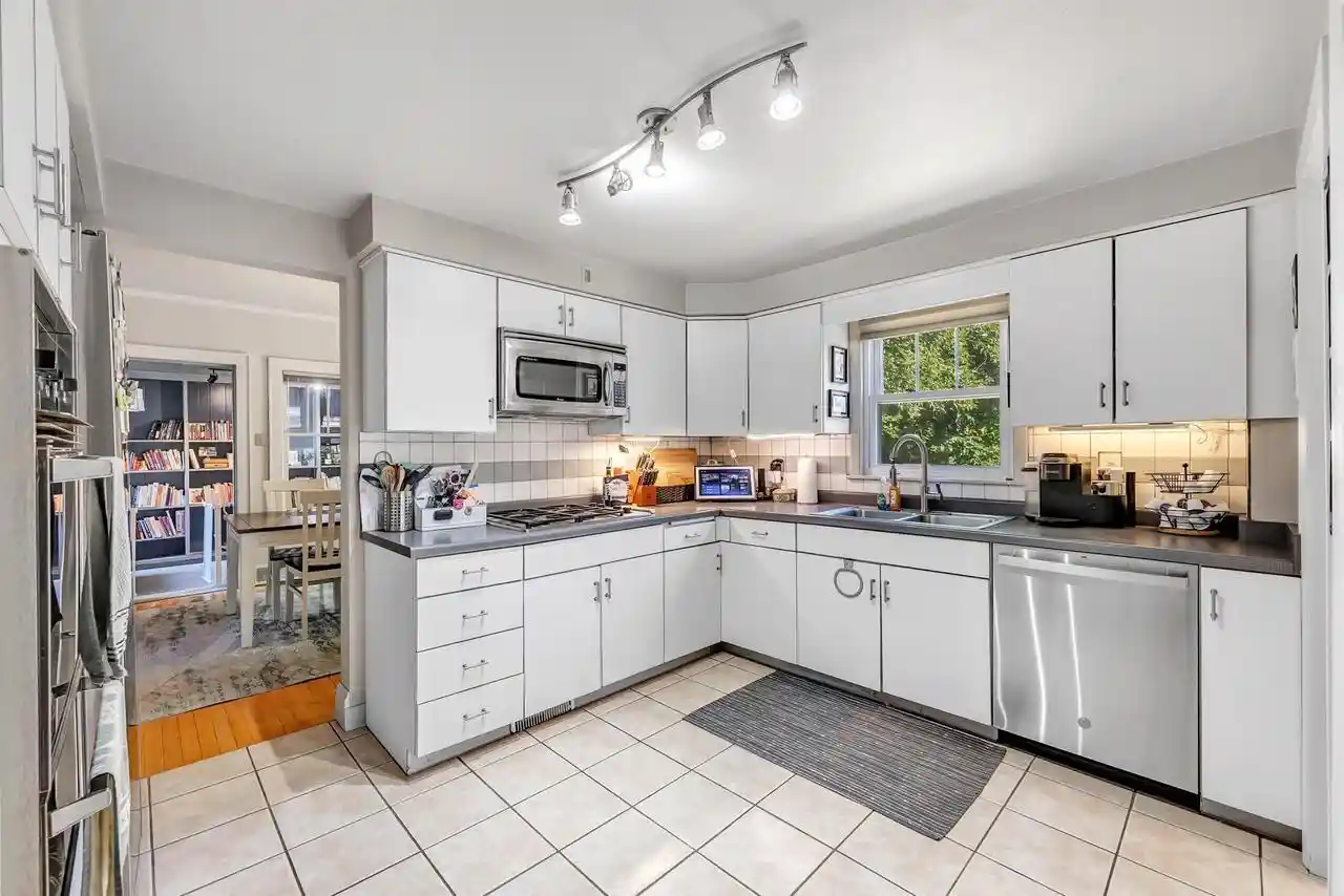 Photo 3 of Single family home for sale at 1109 Porlier St, Green Bay, WI 54301 | MLS# 50332690 | Listing updated on 2026-09-18