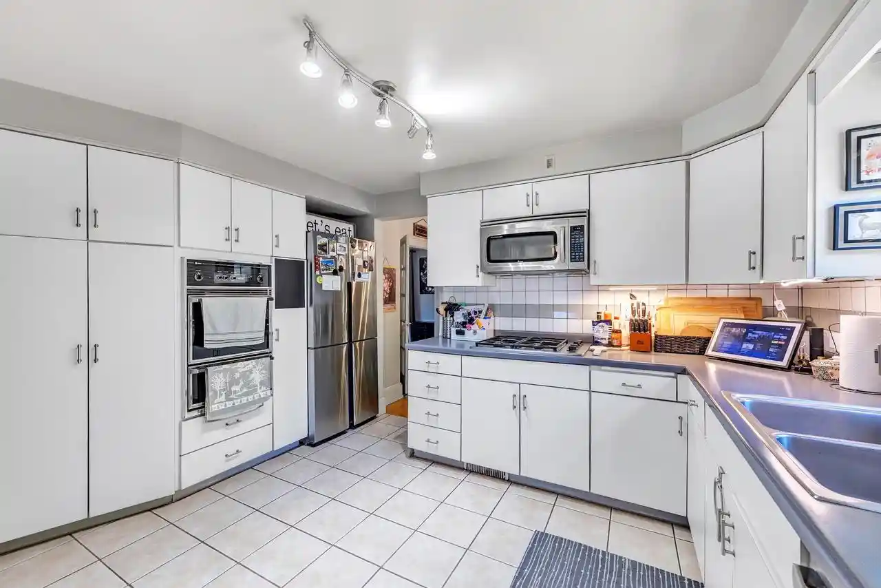 Photo 3 of Single family home for sale at 1109 Porlier St, Green Bay, WI 54301 | MLS# 50332690 | Listing updated on 2026-09-18