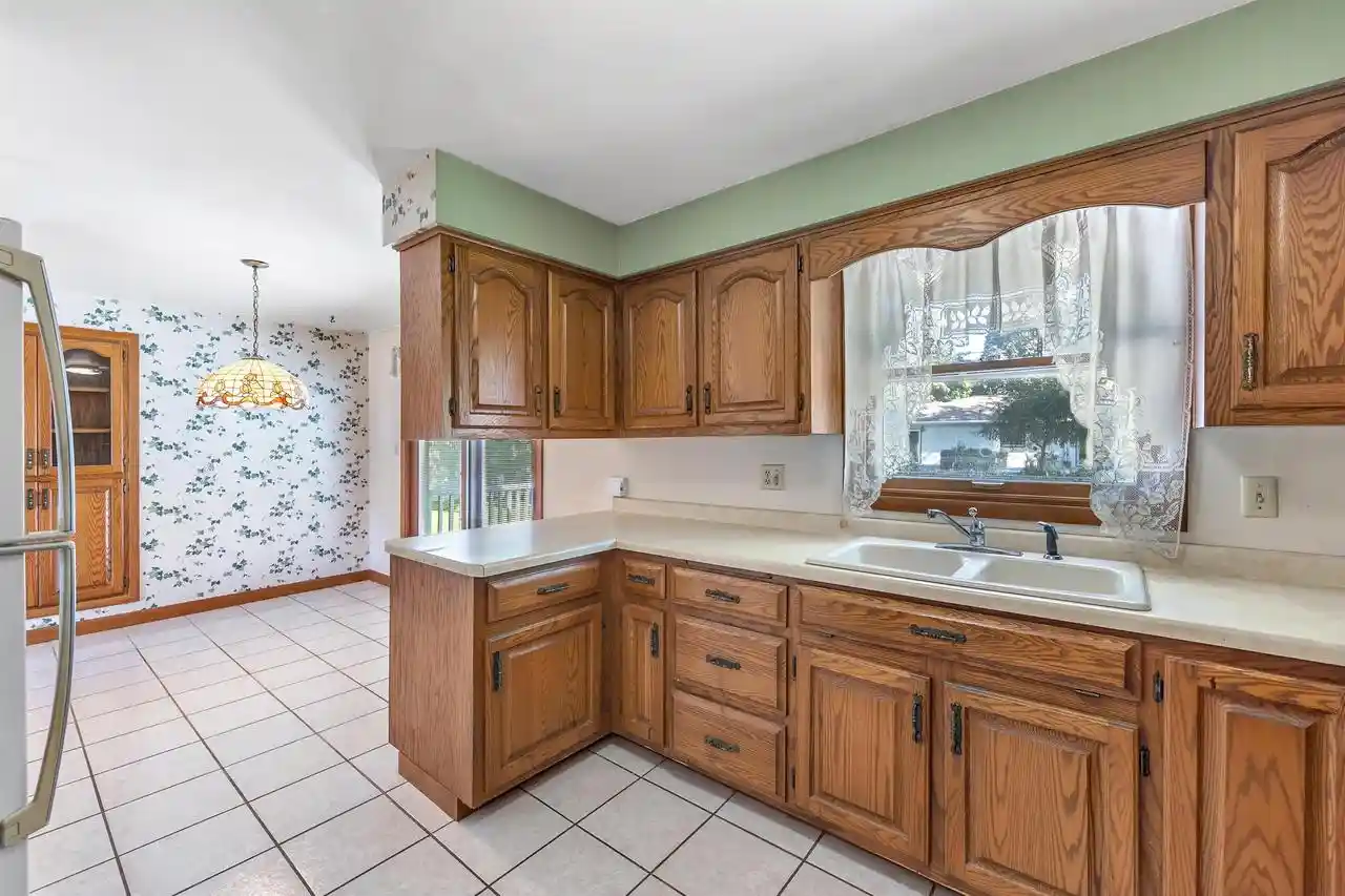 Photo 2 of Single family home for sale at 1198 Kenwood St, Green Bay, WI 54304 | MLS# 50332687 | Listing updated on 2026-09-18