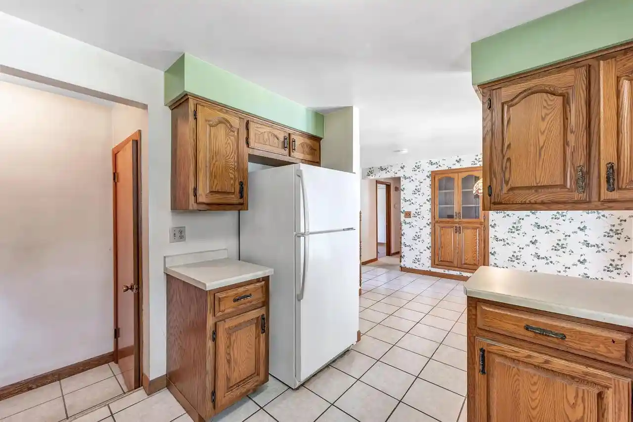 Photo 3 of Single family home for sale at 1198 Kenwood St, Green Bay, WI 54304 | MLS# 50332687 | Listing updated on 2026-09-18