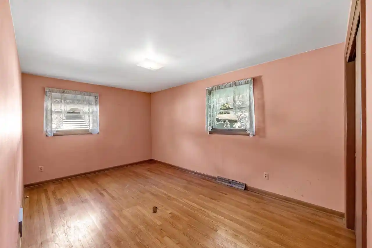 Photo 3 of Single family home for sale at 1198 Kenwood St, Green Bay, WI 54304 | MLS# 50332687 | Listing updated on 2026-09-18