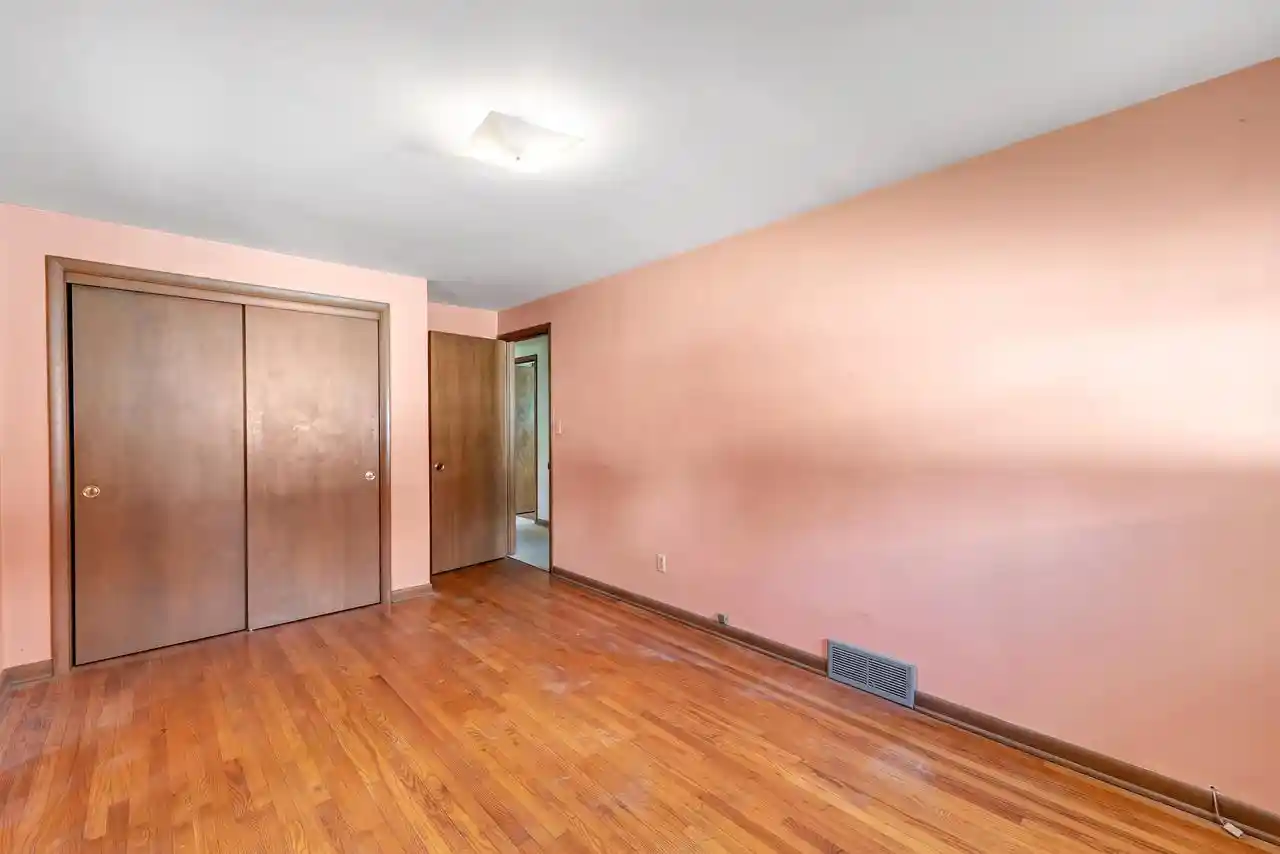 Photo 4 of Single family home for sale at 1198 Kenwood St, Green Bay, WI 54304 | MLS# 50332687 | Listing updated on 2026-09-18