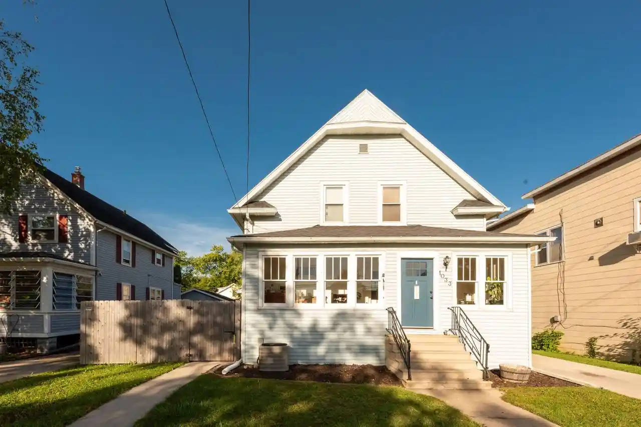 Photo 1 of Single family home for sale at 1033 N Sawyer St, Oshkosh, WI 54902 | MLS# 50332692 | Listing updated on 2026-09-19