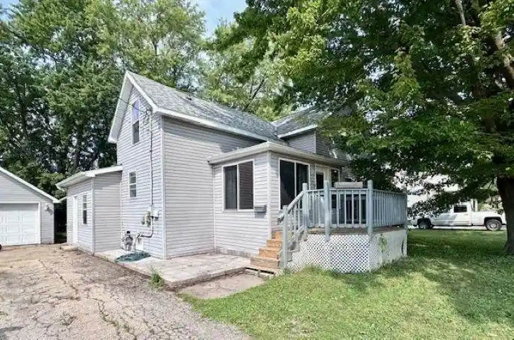 Photo 1 of Single family home for sale at 533 E Pearl St, Seymour, WI 54165 | MLS# 50332672 | Listing updated on 2026-09-21