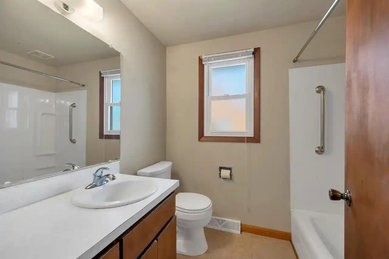 Photo 4 of Single family home for sale at 1104 Suydam St, Green Bay, WI 54301 | MLS# 50332705 | Listing updated on 2026-09-18