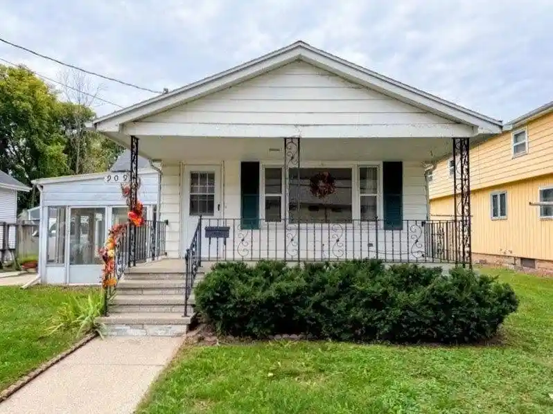 Photo 2 of Single family home for sale at 909 N Mason St, Appleton, WI 54914 | MLS# 50332673 | Listing updated on 2026-09-22