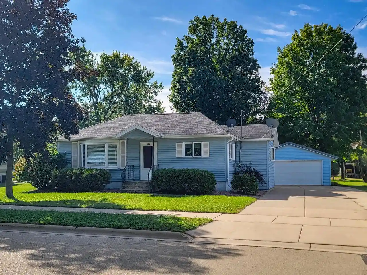 Photo 1 of Single family home for sale at 301 W Howard St, Manawa, WI 54949 | MLS# 50332707 | Listing updated on 2026-10-04