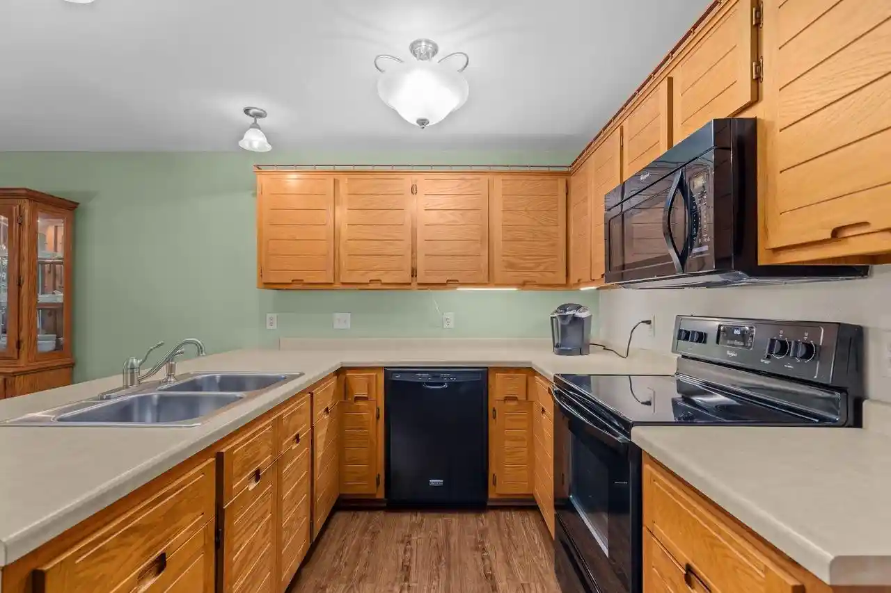 Listing Photo 4 - Condo for sale in building located at 901 E Windfield Pl, Appleton, WI 54911 - Unit #B
