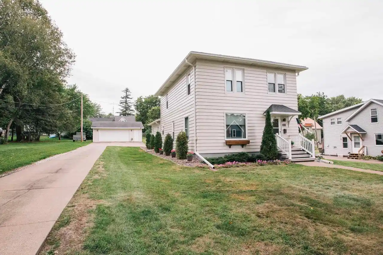 Photo 1 of Single family home for sale at 214 Grand Ave, Neillsville, WI 54456 | MLS# 22604572 | Listing updated on 2026-09-19