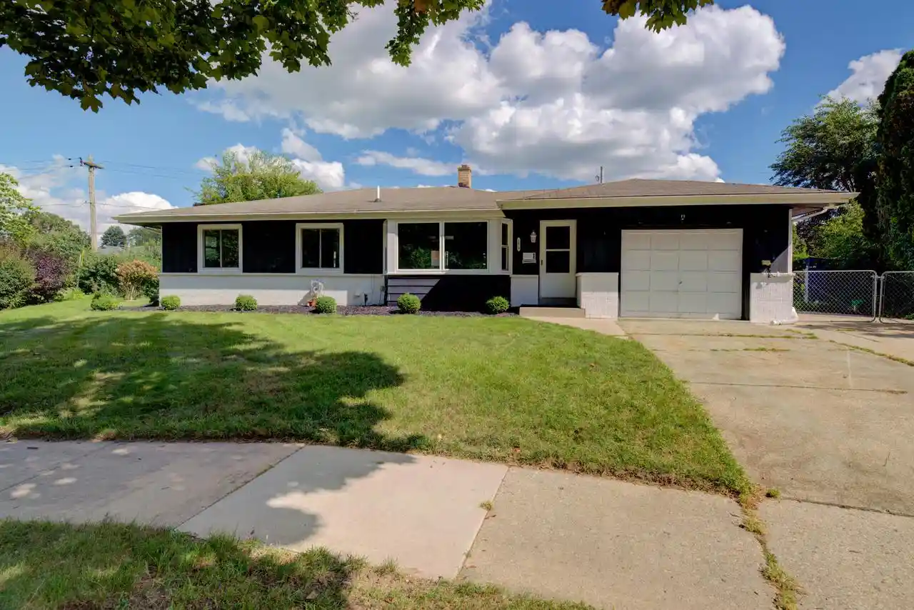 Photo 1 of Single family home for sale at 1429 Empire Ct, Waukesha, WI 53186 | MLS# 1980714 | Listing updated on 2026-09-21