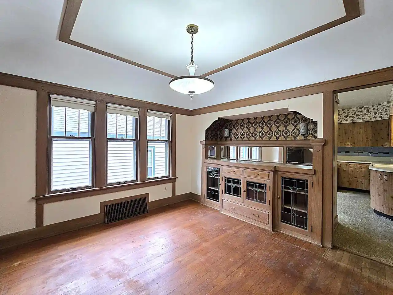 Photo 3 of Single family home for sale at 627 E Russell Ave, Milwaukee, WI 53207 | MLS# 1980721 | Listing updated on 2026-09-15