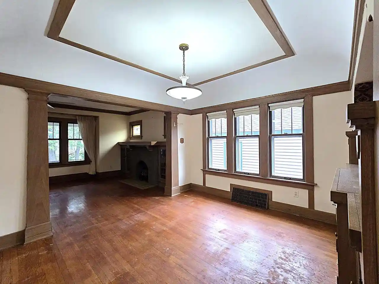 Photo 3 of Single family home for sale at 627 E Russell Ave, Milwaukee, WI 53207 | MLS# 1980721 | Listing updated on 2026-09-15