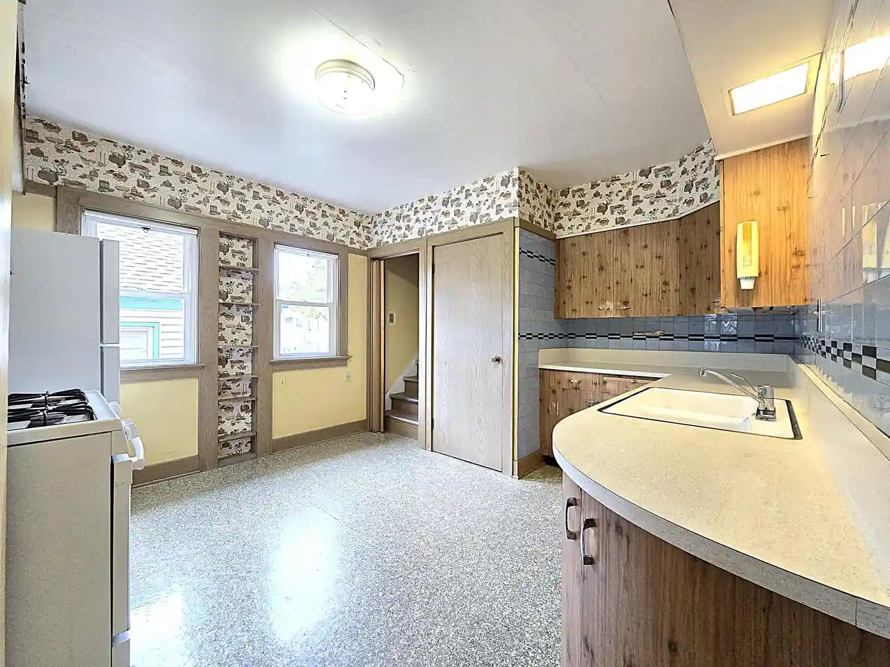 Photo 4 of Single family home for sale at 627 E Russell Ave, Milwaukee, WI 53207 | MLS# 1980721 | Listing updated on 2026-09-15