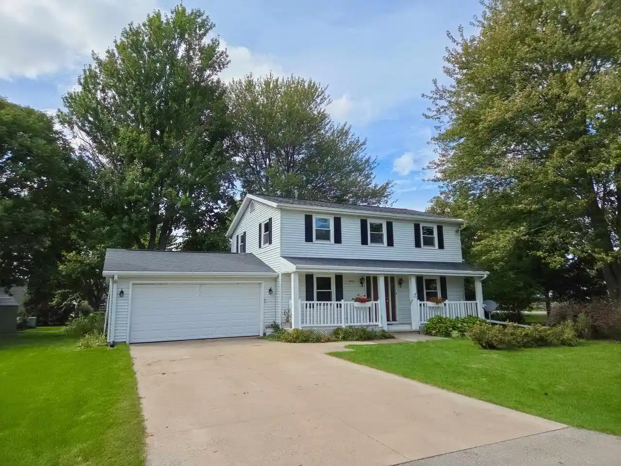 Photo 1 of Single family home for sale at 1310 Stead Dr, Menasha, WI 54952 | MLS# 50332721 | Listing updated on 2026-09-18