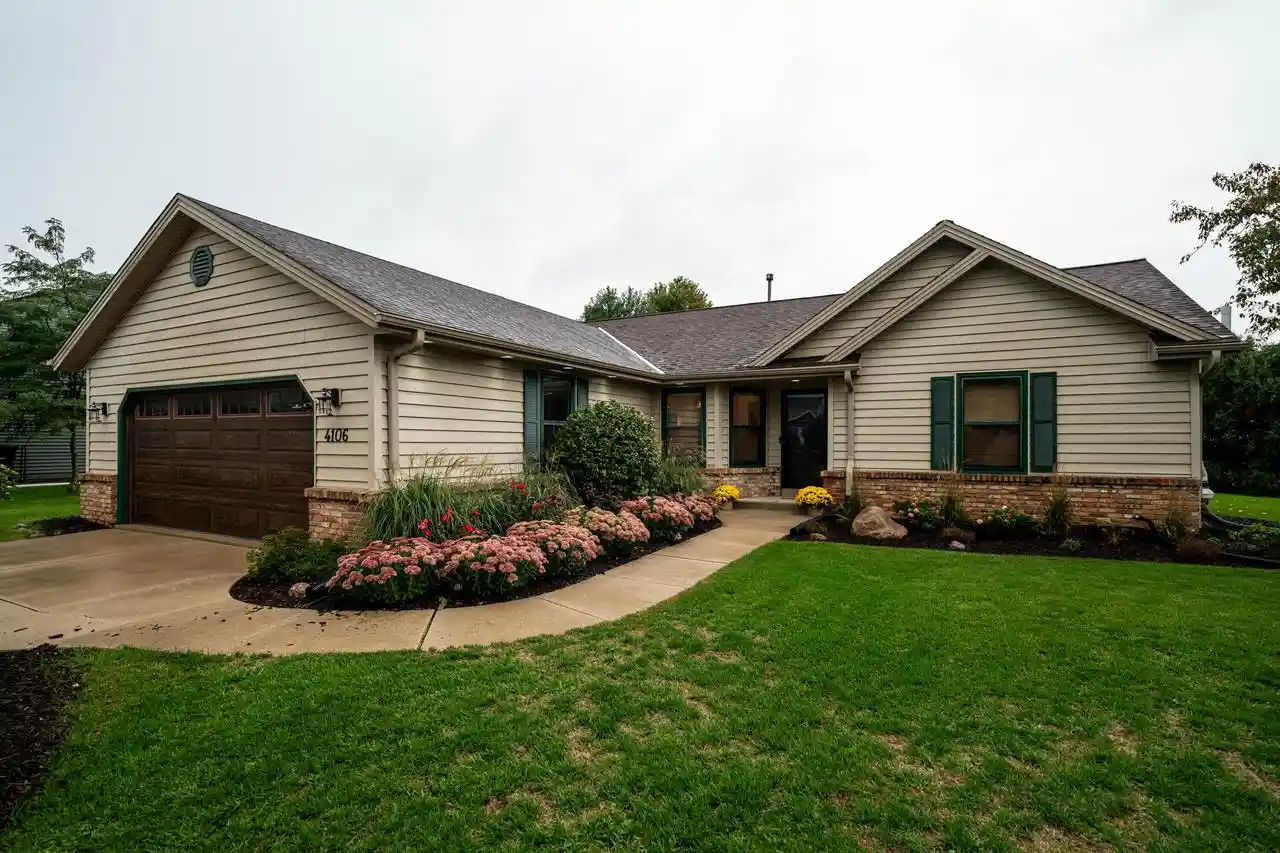Photo 1 of Single family home for sale at 4106 W Southwood Dr, Franklin, WI 53132 | MLS# 1980731 | Listing updated on 2026-09-20