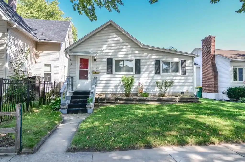 Photo 1 of Single family home for sale at 1253 Elm St, Green Bay, WI 54302 | MLS# 50332726 | Listing updated on 2026-09-17