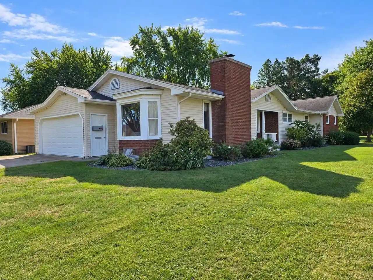 Photo 2 of Single family home for sale at 601 S Maryknoll Ave, Marshfield, WI 54449 | MLS# 22604580 | Listing updated on 2026-09-23