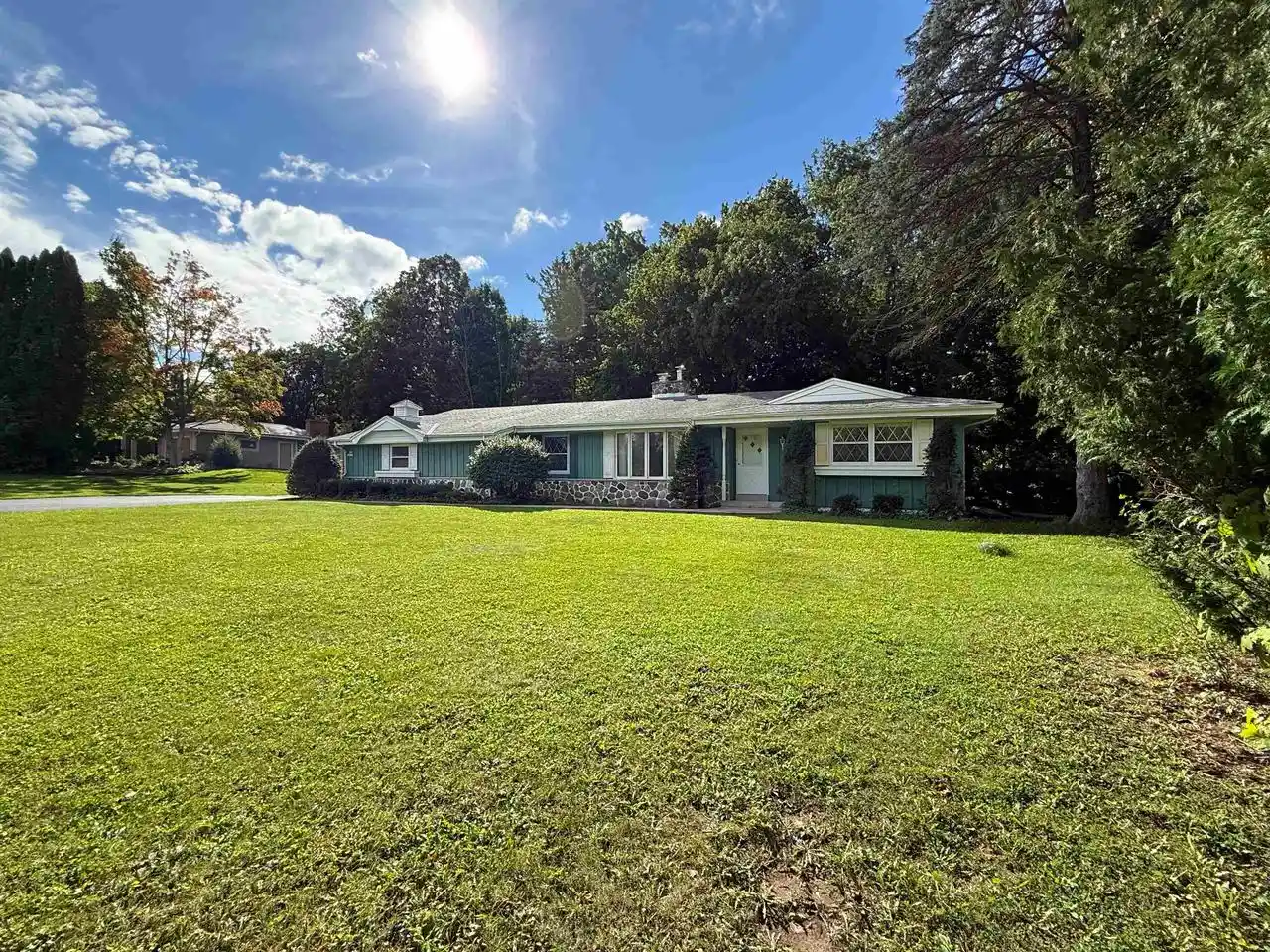 Photo 1 of Single family home for sale at N93w25235 Crestwood Dr, Sussex, WI 53089 | MLS# 2032745 | Listing updated on 2026-09-28