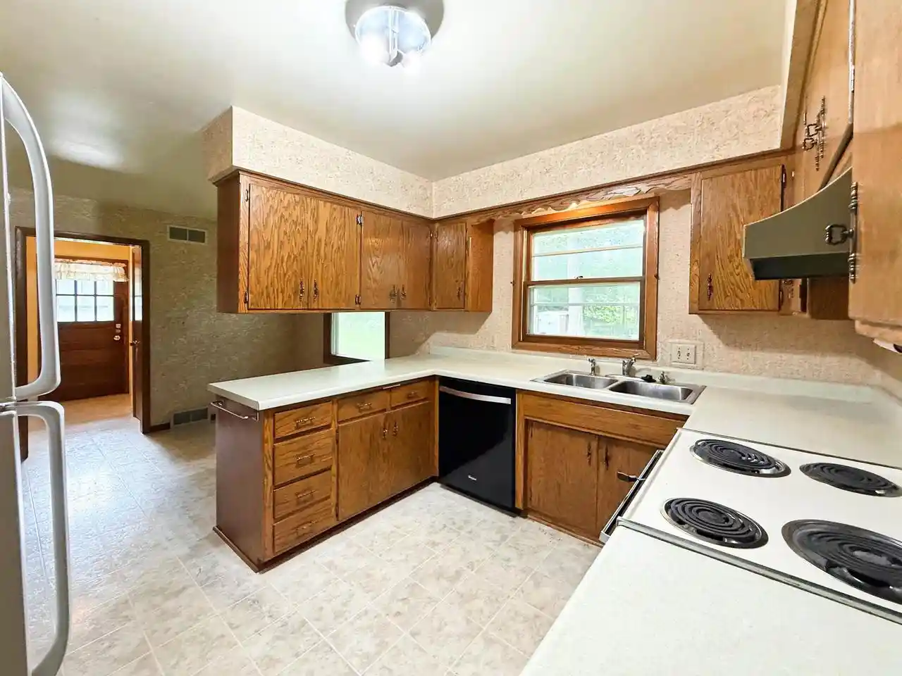 Photo 3 of Single family home for sale at N93w25235 Crestwood Dr, Sussex, WI 53089 | MLS# 2032745 | Listing updated on 2026-09-28