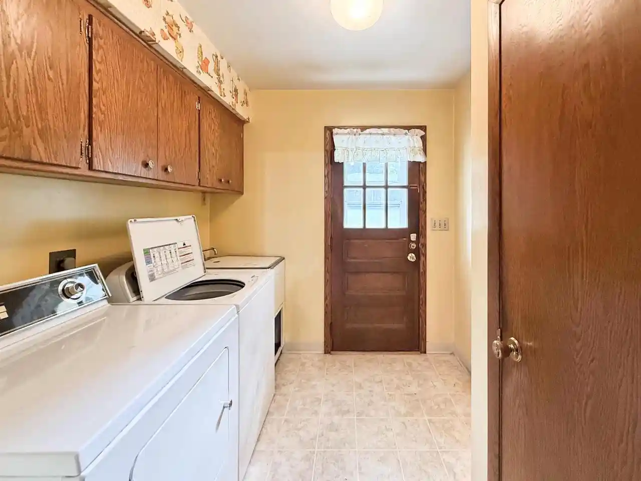 Photo 4 of Single family home for sale at N93w25235 Crestwood Dr, Sussex, WI 53089 | MLS# 2032745 | Listing updated on 2026-09-28