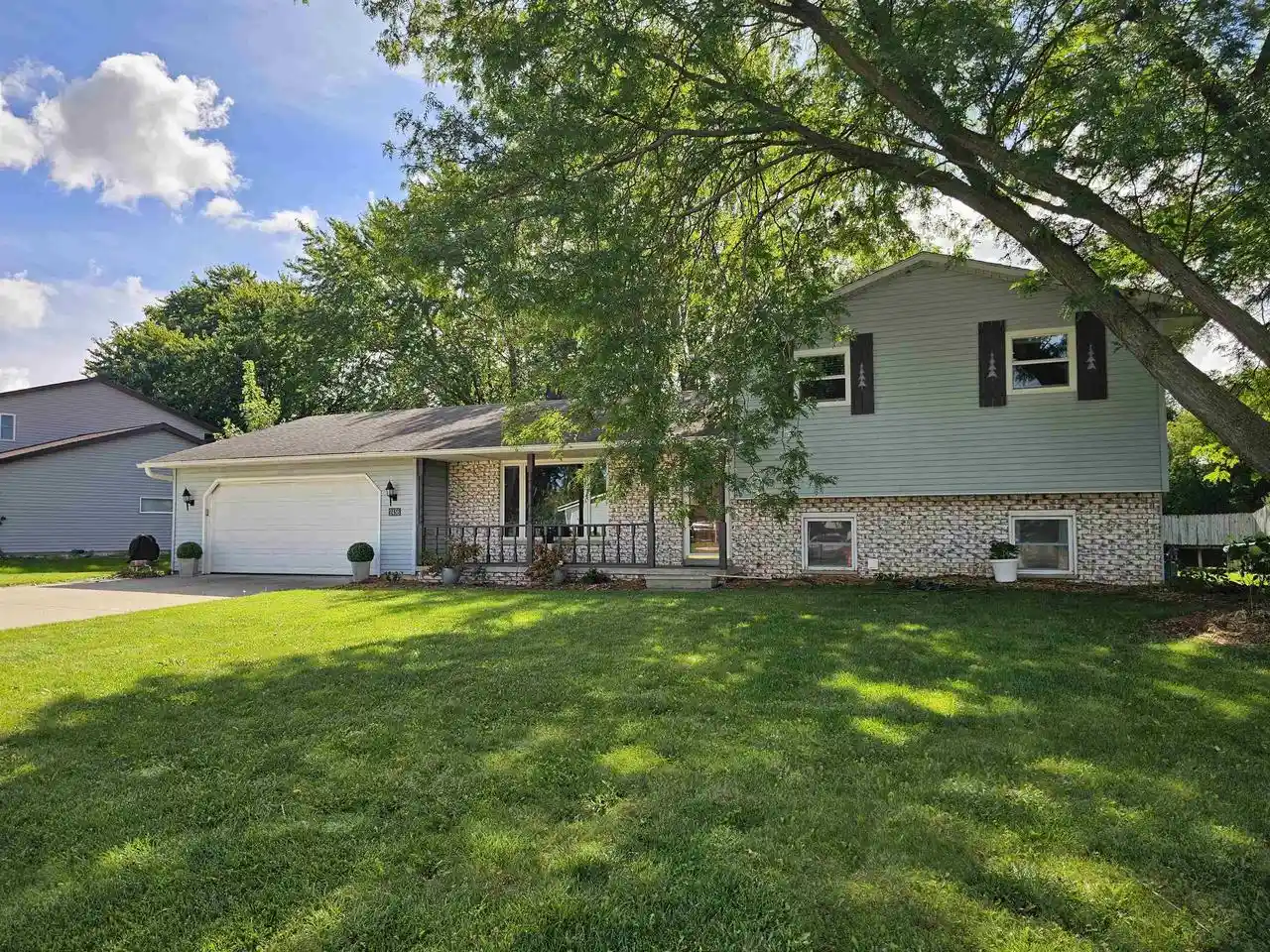 Photo 1 of Single family home for sale at 2456 Heather Rd, Green Bay, WI 54311 | MLS# 50332733 | Listing updated on 2026-09-24