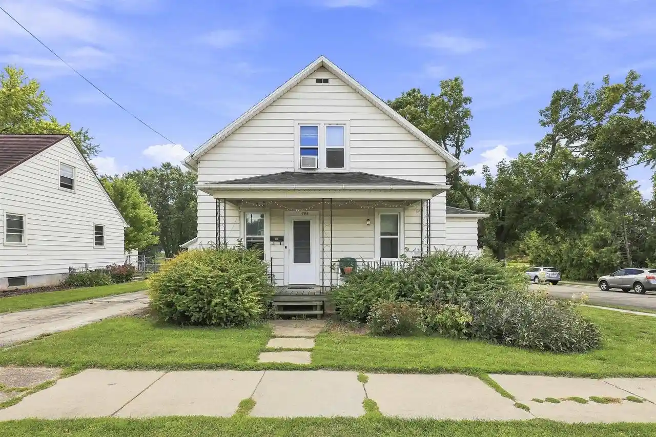Photo 1 of Single family home for sale at 703 Park Ave, Little Chute, WI 54140 | MLS# 50332734 | Listing updated on 2026-09-29