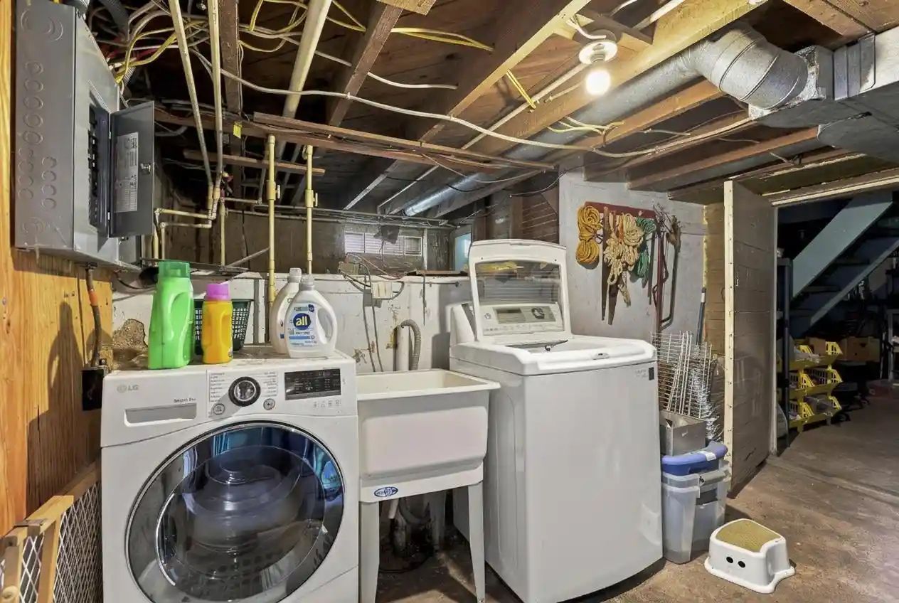 Photo 3 of Single family home for sale at 703 Park Ave, Little Chute, WI 54140 | MLS# 50332734 | Listing updated on 2026-09-29