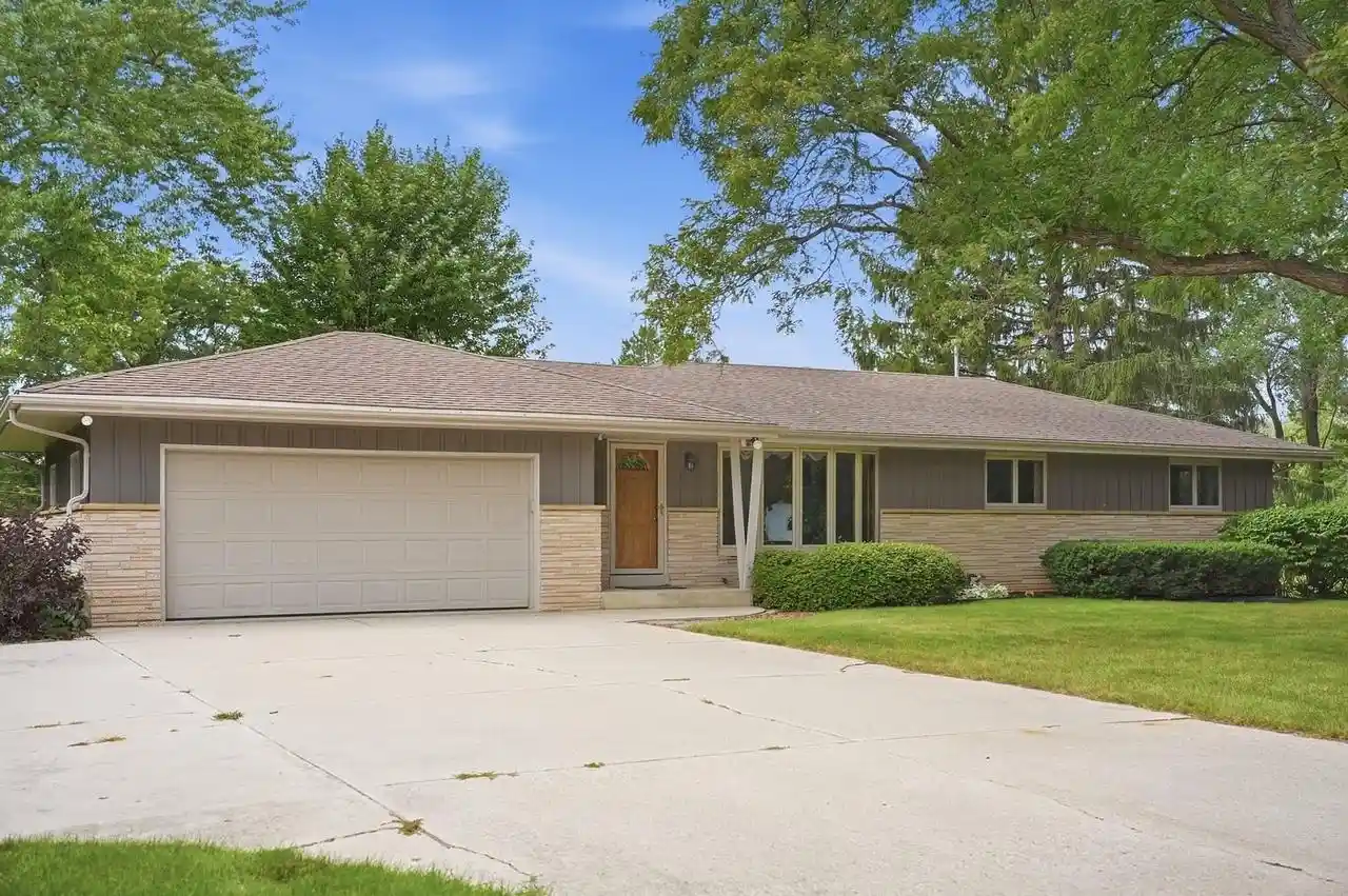 Photo 1 of Single family home for sale at 181 Highview Dr, Cedarburg, WI 53012 | MLS# 1980745 | Listing updated on 2026-09-19
