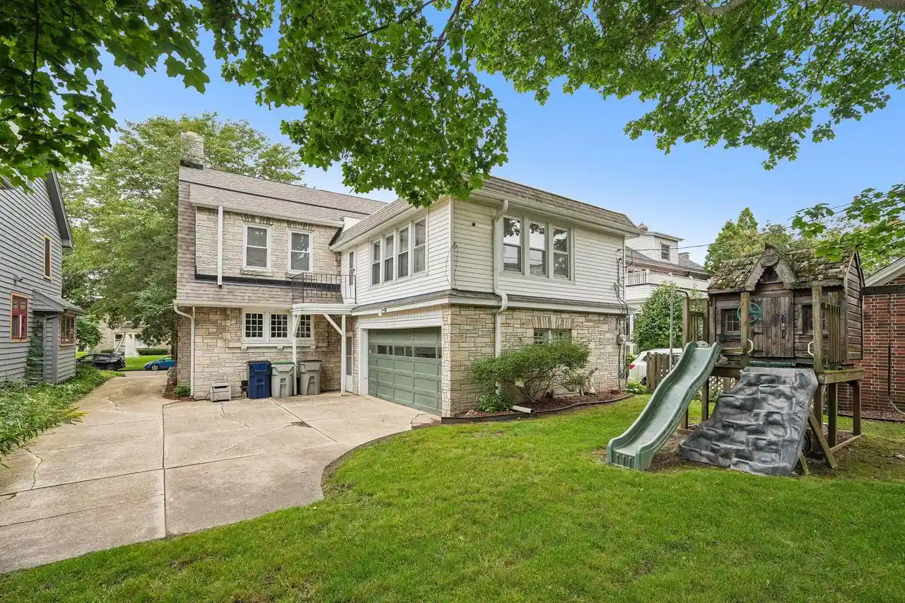 Photo 2 of Single family home for sale at 3424 N Summit Ave, Milwaukee, WI 53211 | MLS# 1980747 | Listing updated on 2026-09-24