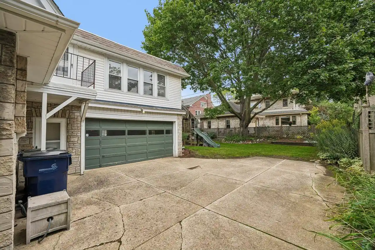 Photo 3 of Single family home for sale at 3424 N Summit Ave, Milwaukee, WI 53211 | MLS# 1980747 | Listing updated on 2026-09-24