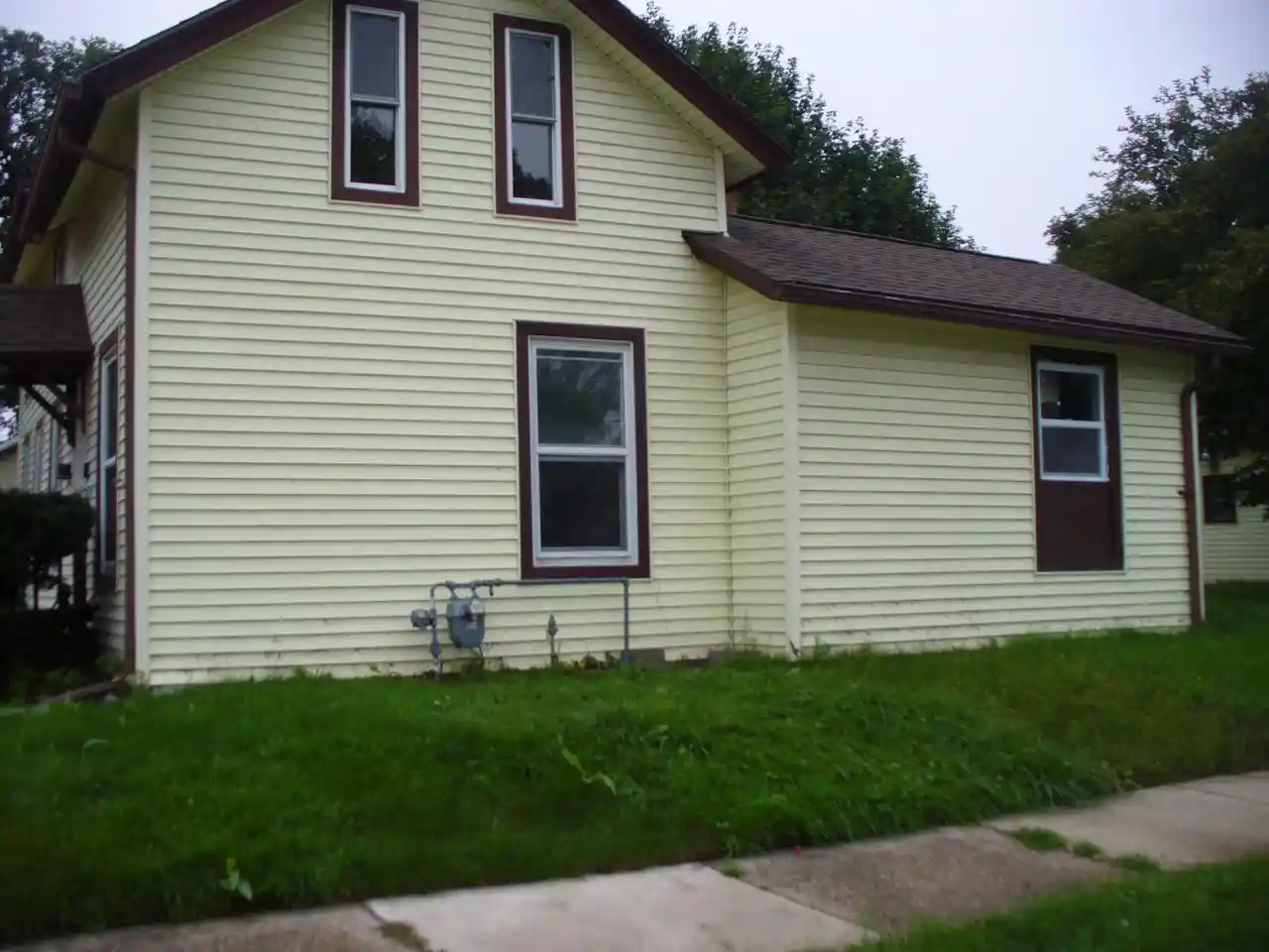 Photo 3 of Single family home for sale at 633 N Chatham St, Janesville, WI 53548 | MLS# 2032753 | Listing updated on 2026-09-29