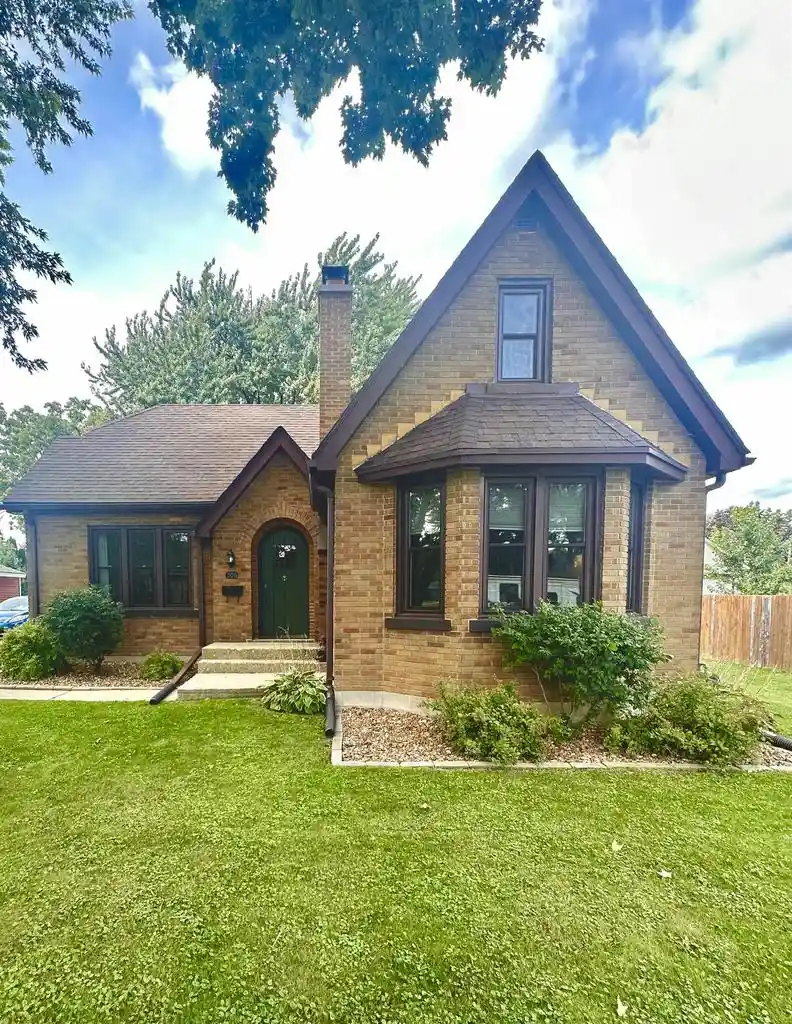 Photo 1 of Sale Pending at 506 N Clark St, Horicon, WI 53032 | MLS# 2032758 | Listing updated on 2026-10-07