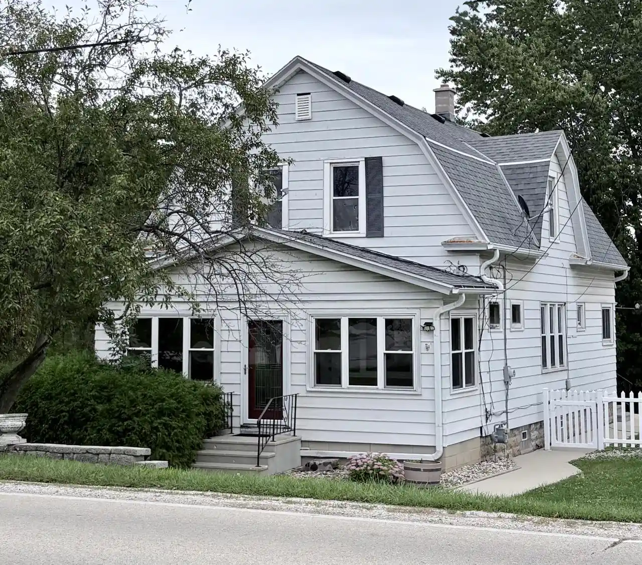 Photo 1 of Single family home for sale at 8860 S 5th Avenue, Oak Creek, WI 53154 | MLS# 1980766 | Listing updated on 2026-09-22