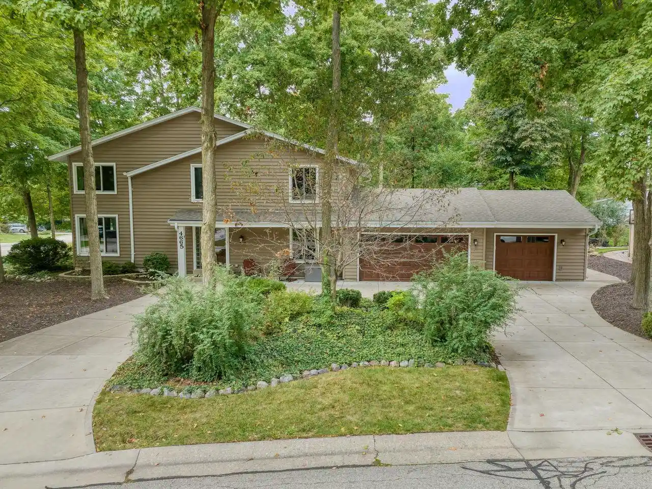 Photo 1 of Single family home for sale at 4665 Delphine Dr, New Berlin, WI 53151 | MLS# 1980768 | Listing updated on 2026-09-19