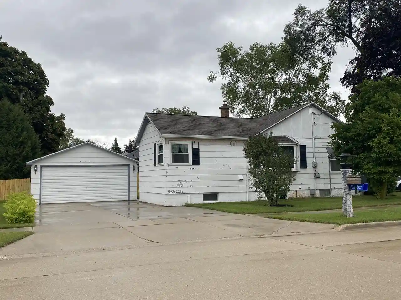 Photo 1 of Single family home for sale at 4022 Delta St, Manitowoc, WI 54220 | MLS# 1980785 | Listing updated on 2026-10-02