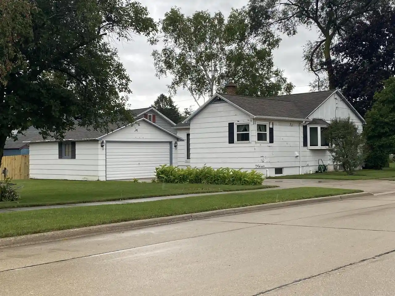 Photo 3 of Single family home for sale at 4022 Delta St, Manitowoc, WI 54220 | MLS# 1980785 | Listing updated on 2026-10-02