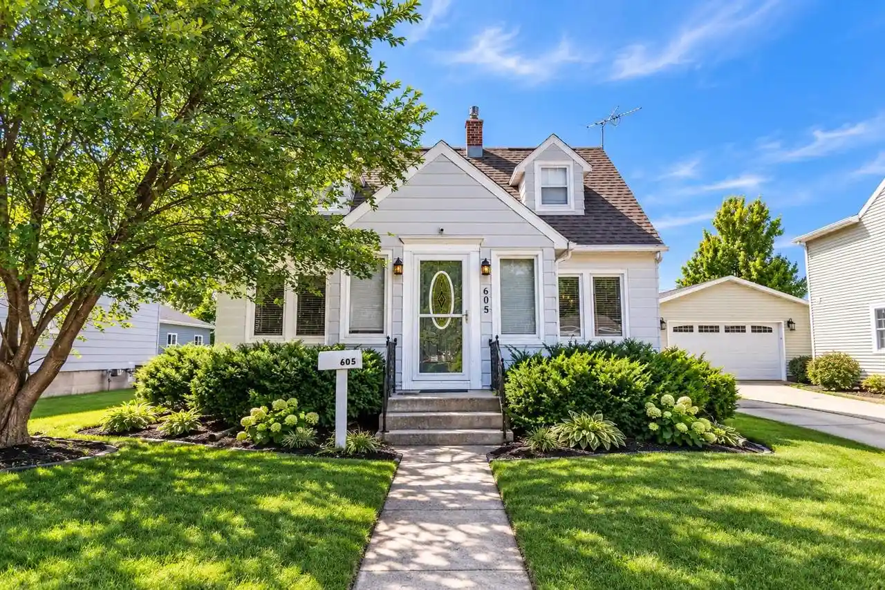 Photo 1 of Single family home for sale at 605 Chestnut St, Neenah, WI 54956 | MLS# 50332675 | Listing updated on 2026-09-20