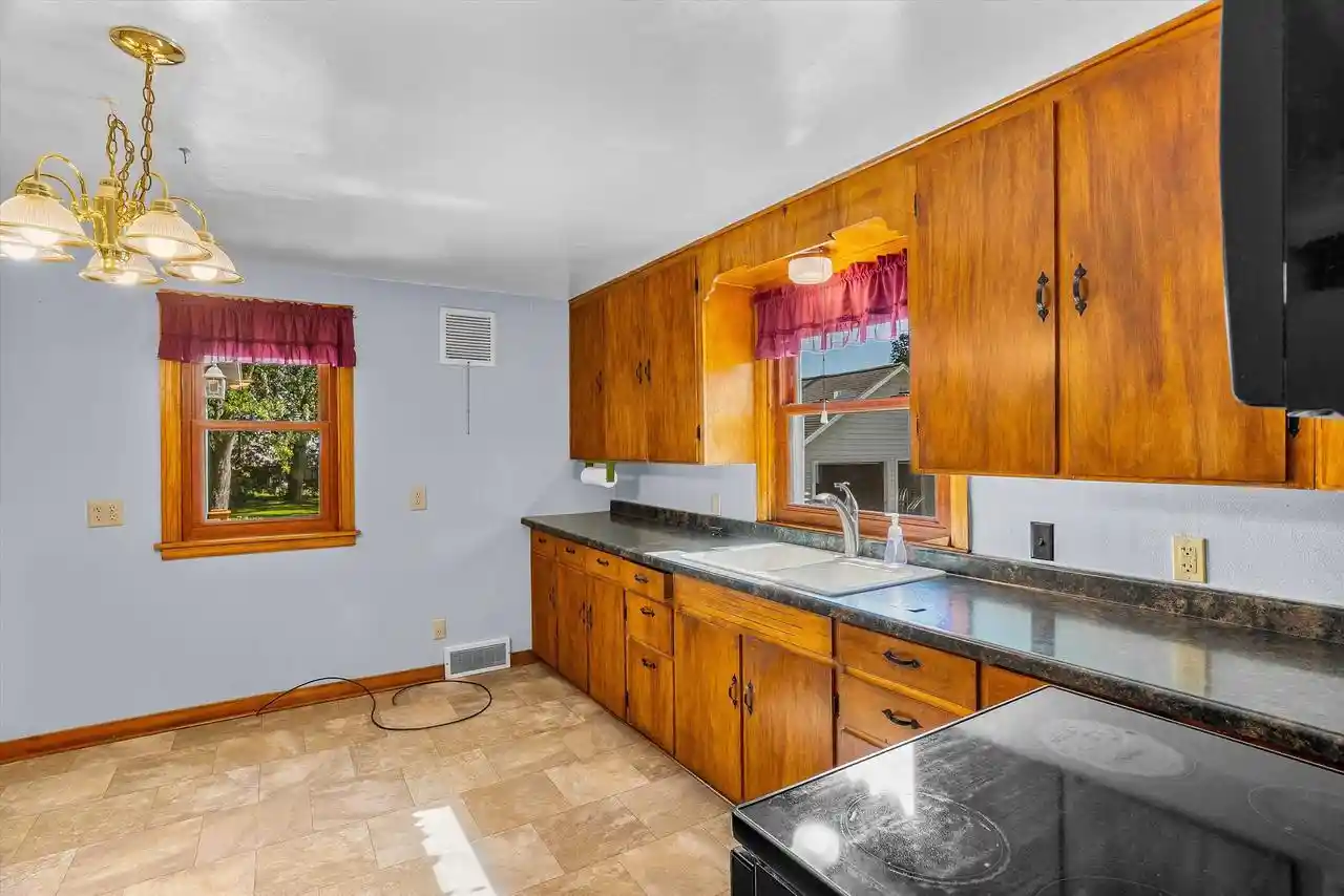 Photo 4 of Single family home for sale at 1501 S Cherry Ave, Marshfield, WI 54449 | MLS# 22604584 | Listing updated on 2026-09-16
