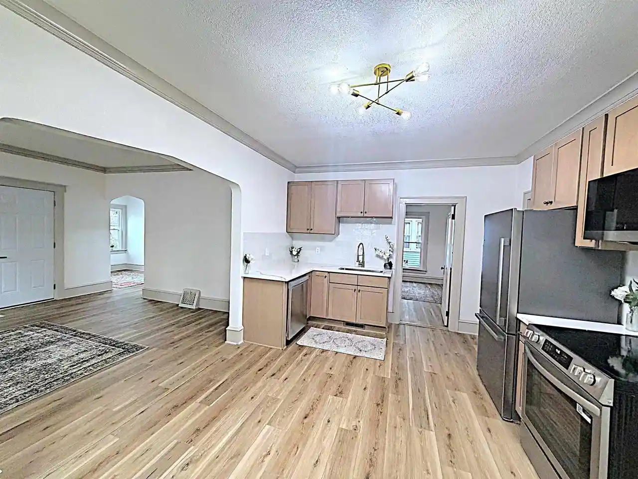 Photo 2 of Single family home for sale at 811 Randall Pl, Oshkosh, WI 54901 | MLS# 50332745 | Listing updated on 2026-09-16