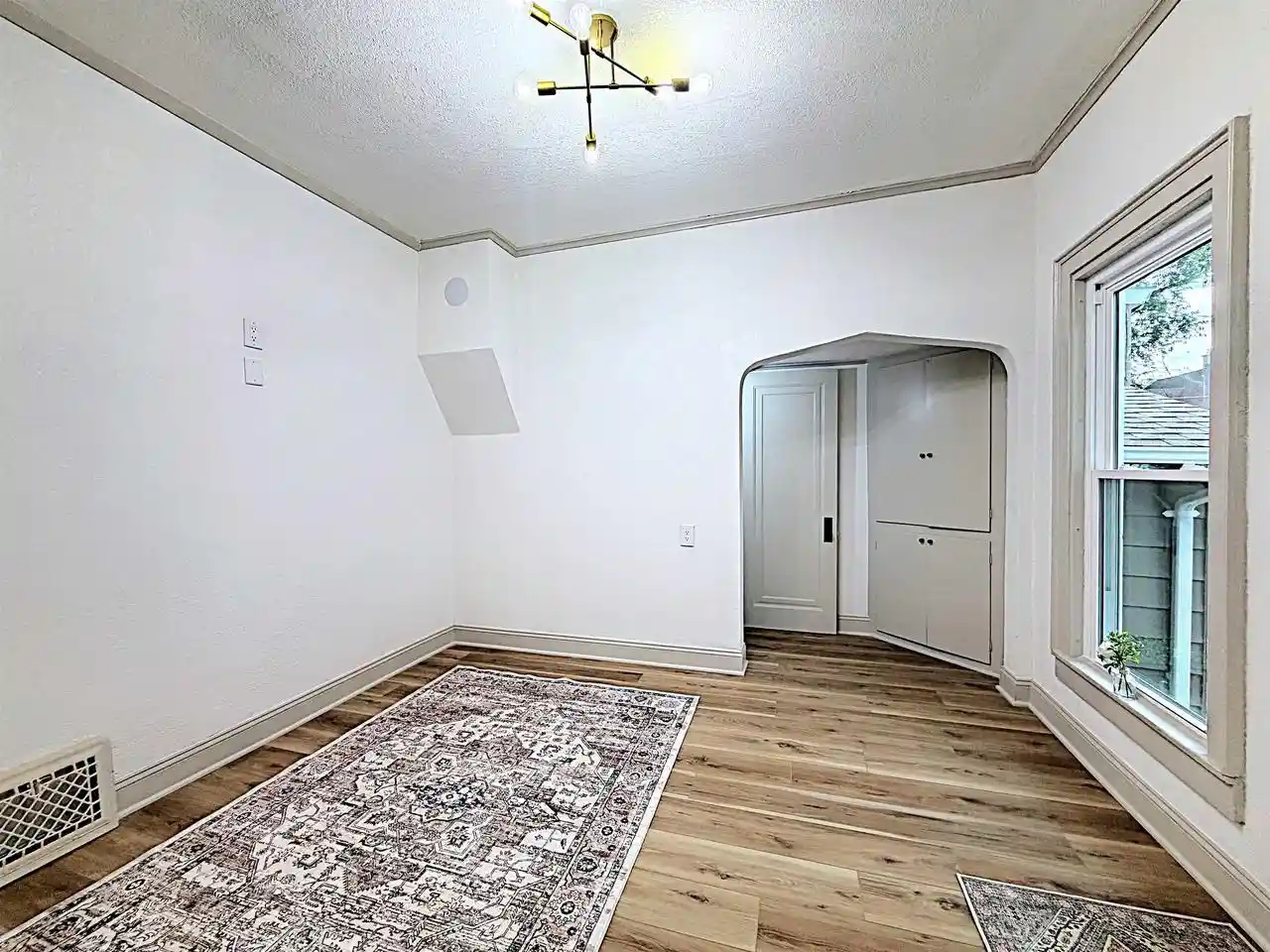 Photo 3 of Single family home for sale at 811 Randall Pl, Oshkosh, WI 54901 | MLS# 50332745 | Listing updated on 2026-09-16