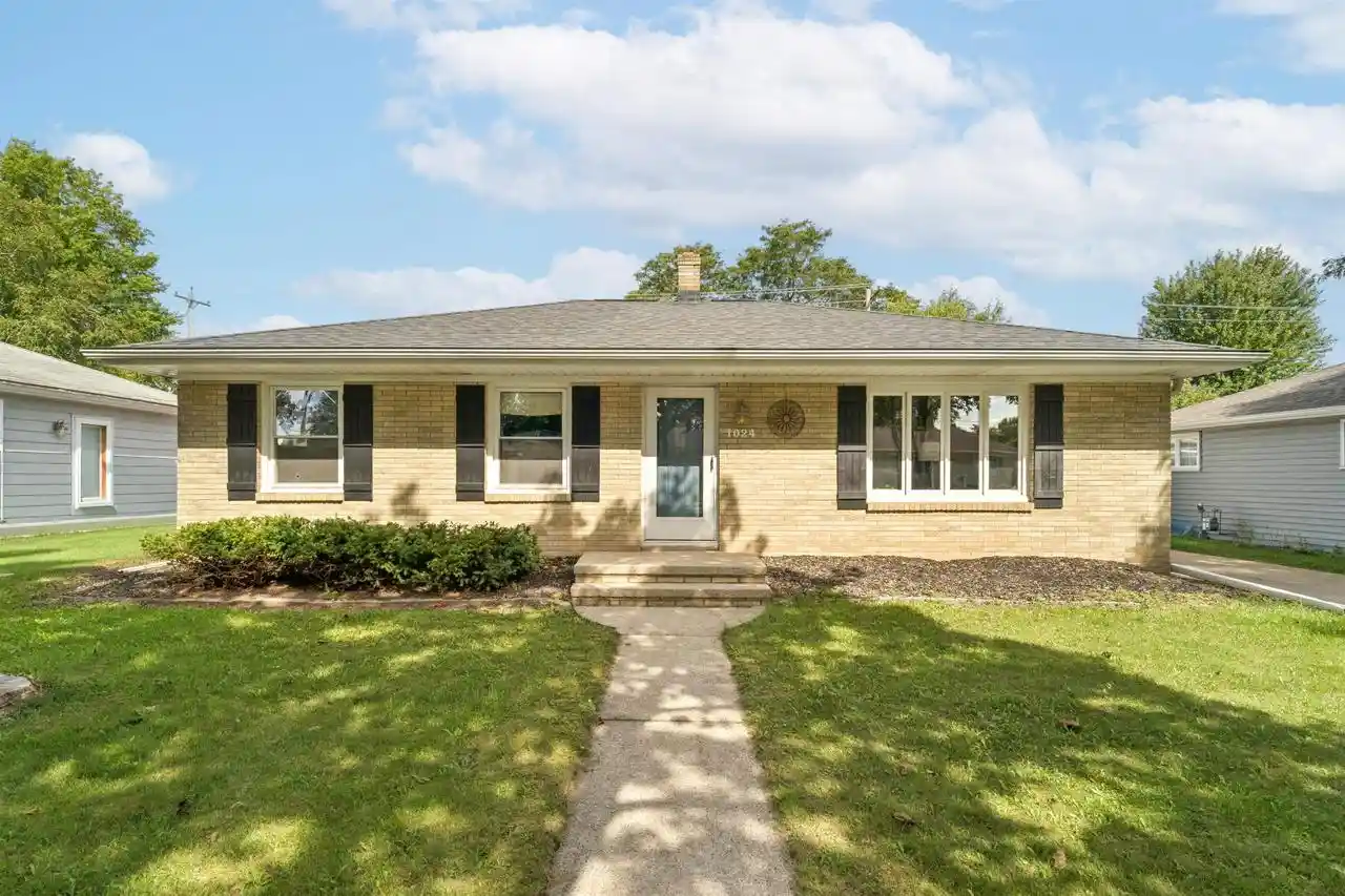 Photo 1 of Single family home for sale at 1024 E Lindbergh St, Appleton, WI 54911 | MLS# 50332748 | Listing updated on 2026-09-18