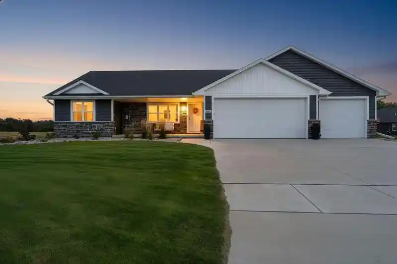 Photo 1 of Single family home for sale at 2347 Tigerwood Trl, De Pere, WI 54115 | MLS# 50332751 | Listing updated on 2026-09-18