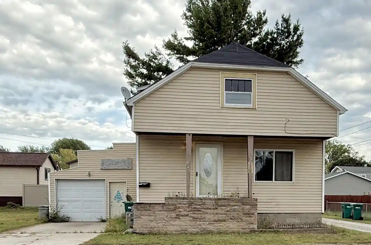 Photo 1 of Sale Pending at 607 Cushman St, Marinette, WI 54143 | MLS# 50332744 | Listing updated on 2026-09-22