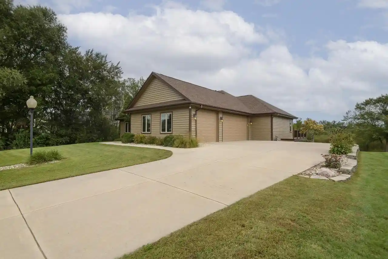 Photo 3 of Single family home for sale at 1326 Two Rivers Ct, Mukwonago, WI 53149 | MLS# 1980809 | Listing updated on 2026-09-18